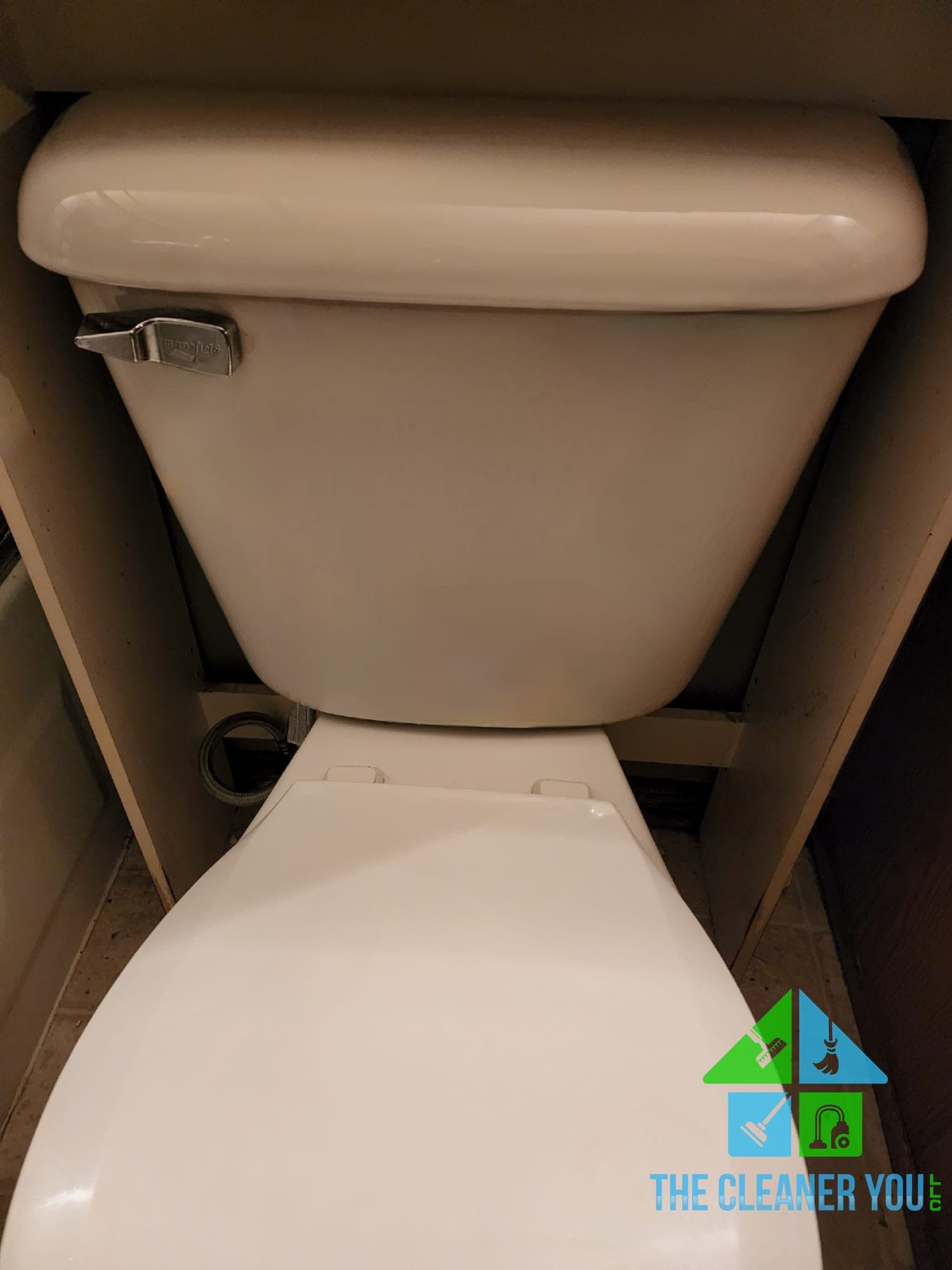 The same toilet clean after service